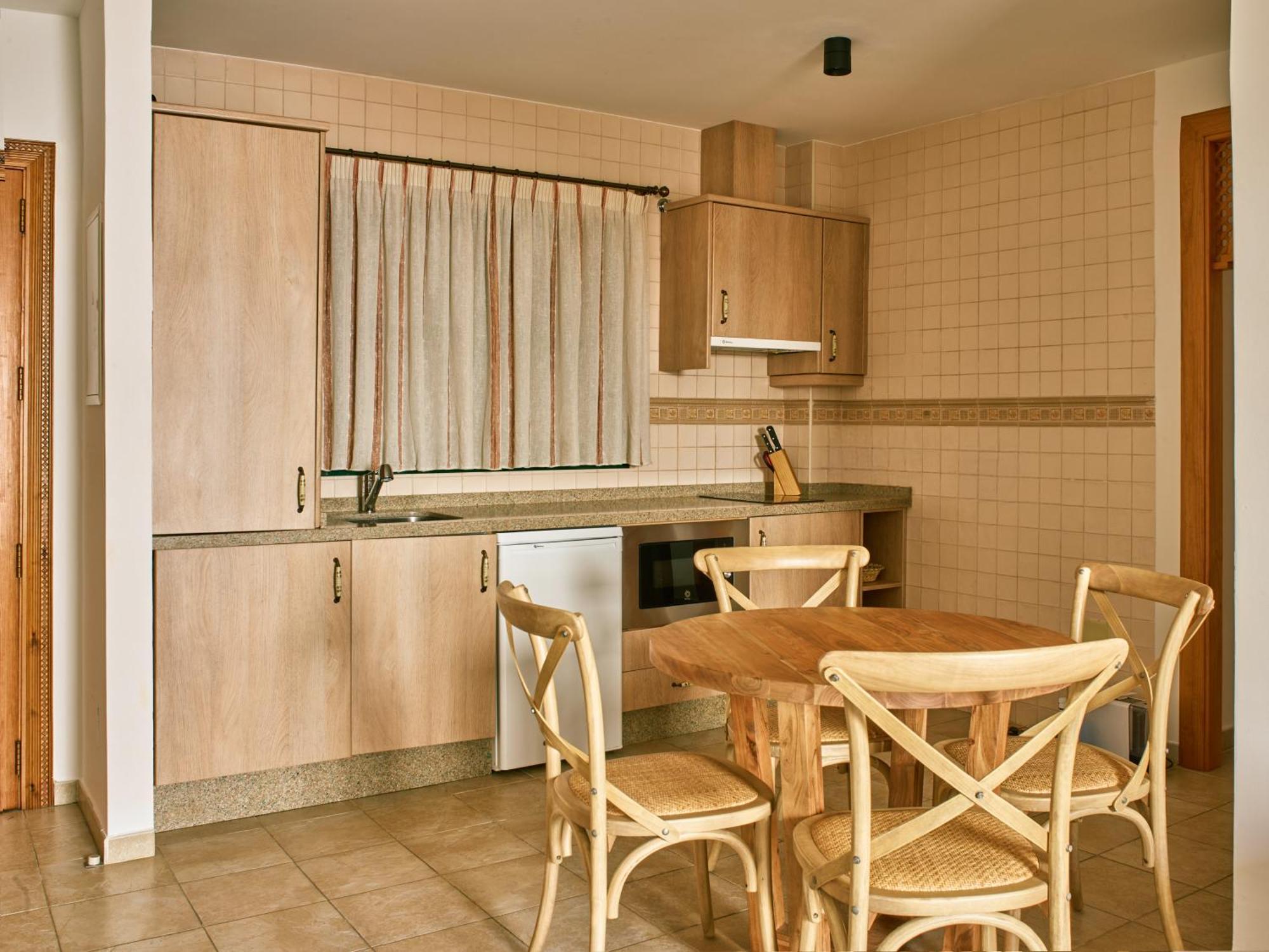 Apartamentos Turisticos Casa De La Borrega เอสเตโปนา ภายนอก รูปภาพ