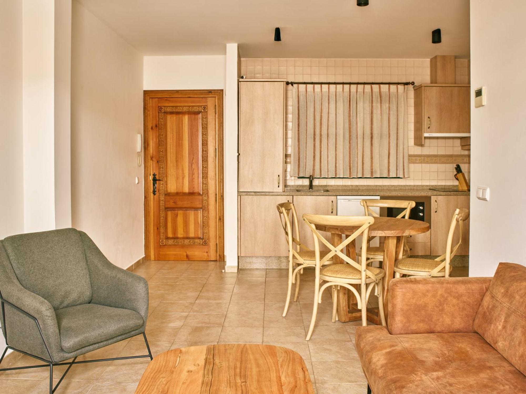 Apartamentos Turisticos Casa De La Borrega เอสเตโปนา ภายนอก รูปภาพ